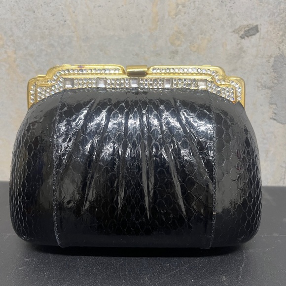 Handbags - Alligator 🐊 print clutch 🖤